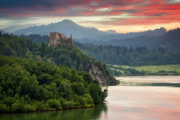 Castello Medievale Czorsztyn Con Riflesso Nel Lago All Alba Polonia — Foto Stock