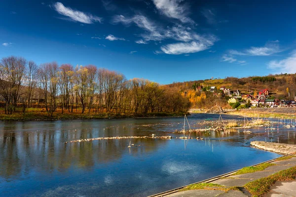 Hermoso Paisaje Del Río Dunajec Otoño Szczawnica Polonia —  Fotos de Stock