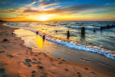 Güzel günbatımı oveti Baltık denizi Gdansk, Polonya