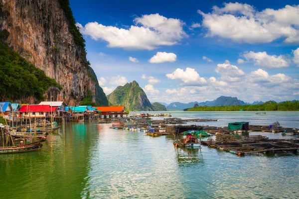 Niesamowita Sceneria Osady Koh Panyee Zbudowanej Szczudłach Zatoce Phang Nga — Zdjęcie stockowe