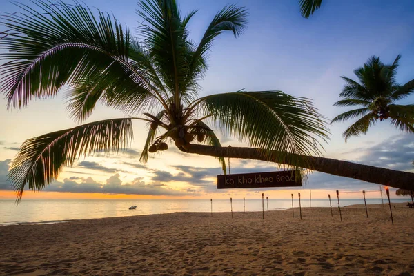 Prachtige Zonsondergang Het Strand Van Kho Khao Eiland Met Palmbomen — Stockfoto