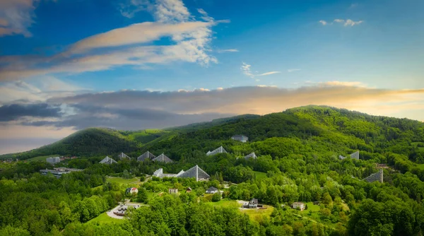 Paisaje Ciudad Centro Salud Ustron Las Colinas Los Beskids Silesianos —  Fotos de Stock