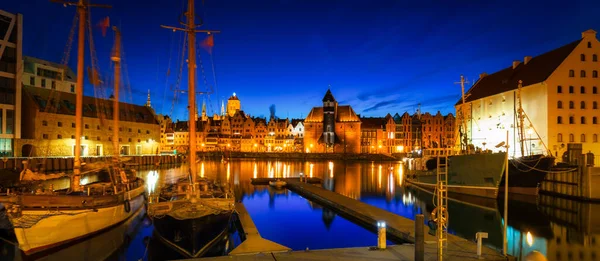 Cidade Velha Gdansk Com Guindaste Portuário Histórico Sobre Rio Motlawa — Fotografia de Stock