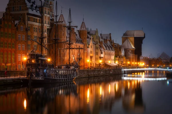 Bela Arquitetura Cidade Velha Gdansk Pelo Rio Motlawa Com Guindaste — Fotografia de Stock