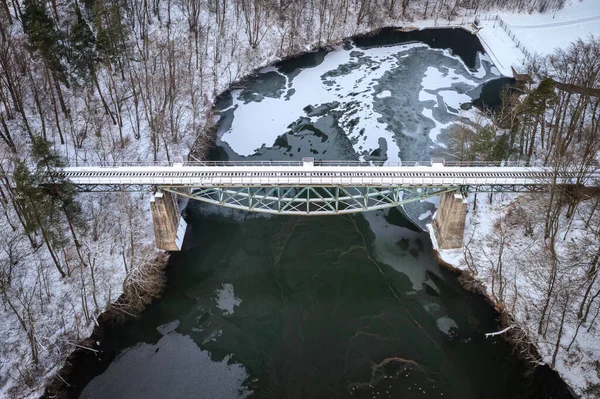 Zimní Scenérie Železničního Mostu Rutki Přes Řeku Radunia Kašubii Polsko — Stock fotografie