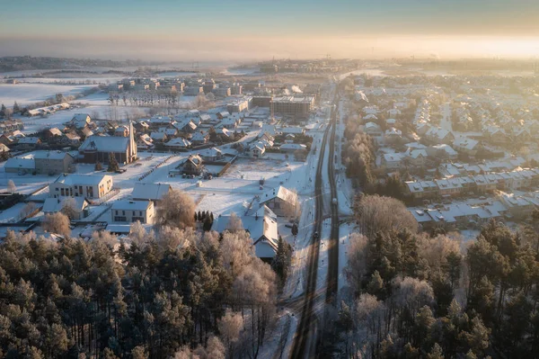 Paysage Aérien Petit Village Couvert Neige Fraîche Lever Soleil — Photo