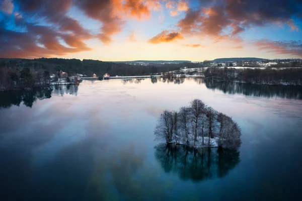 Gün Batımında Bir Kış Gölü Manzarası Polonya — Stok fotoğraf