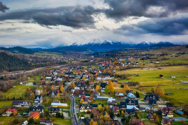 Paisagem Outono Aldeia Bialka Tatrzanska Com Vista Para Montanhas Tatra — Fotografia de Stock