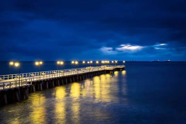 グディニアのバルト海の冬の桟橋夜明けにOrloo ポーランド — ストック写真