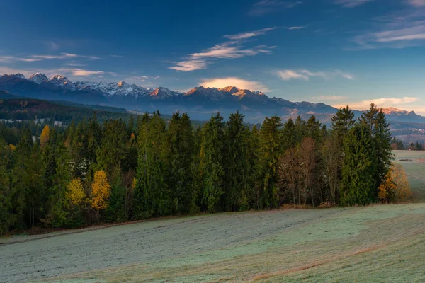 Hermoso Amanecer Prado Bajo Las Montañas Tatra Otoño Polonia —  Fotos de Stock