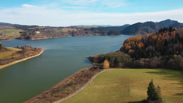 Hermoso Paisaje Del Lago Czorsztyn Otoño Polonia — Vídeo de stock