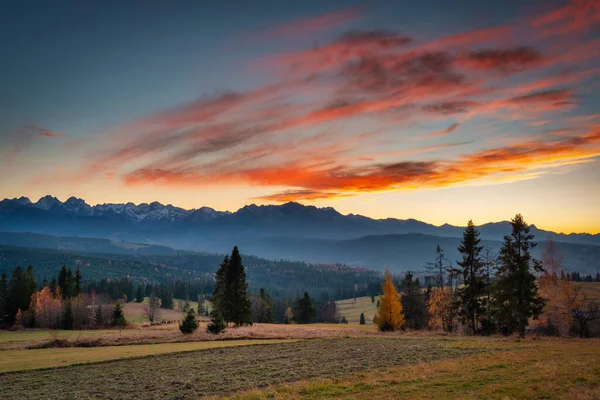 Beau Coucher Soleil Sur Prairie Sous Les Montagnes Tatra Automne — Photo