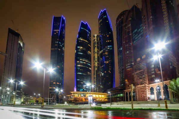 Abu Dhabi Emirados Árabes Unidos Março 2014 Etihad Towers Iluminado — Fotografia de Stock