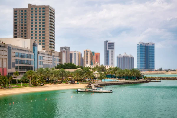 Cityscape Abu Dhabi Dia Nublado Emirados Árabes Unidos — Fotografia de Stock