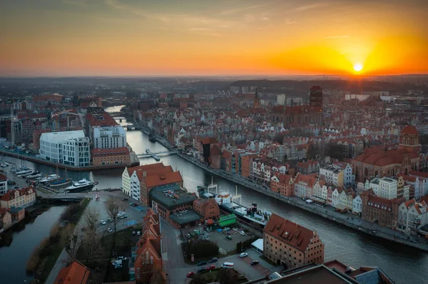 Widok Lotu Ptaka Piękne Miasto Gdańsk Zachodzie Słońca Polska — Zdjęcie stockowe