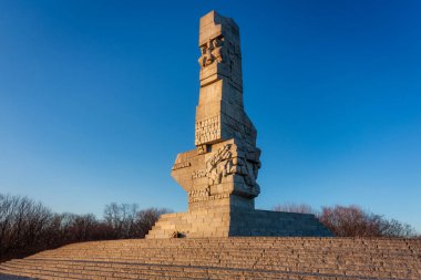 Gdansk, Polonya - 28 Şubat 2022: Polonyalı savunucuların anısına Westerplatte Anıtı. Westerplatte yarımadası, 1939 yılında Avrupa 'nın 2. Dünya Savaşı' ndaki ilk muharebesiyle ünlüdür..