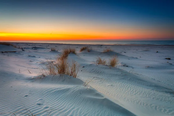 日落时分 美丽的波罗的海海滩风景 列巴的斯洛文斯基国家公园 — 图库照片