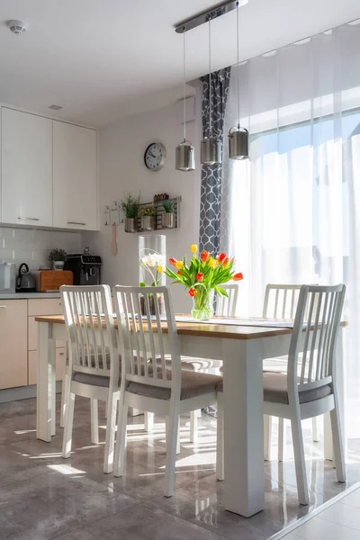 Bouquet Spring Tulips Dining Room Table — Stock Photo, Image