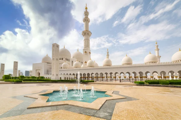 Hermosa Arquitectura Gran Mezquita Abu Dhabi Emiratos Árabes Unidos —  Fotos de Stock