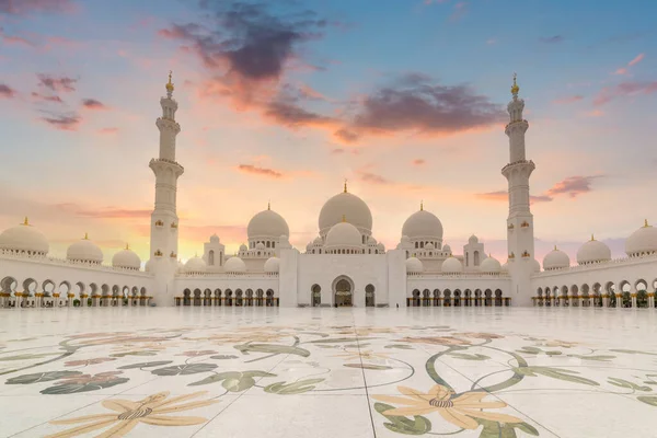 Prachtige Architectuur Van Grote Moskee Abu Dhabi Bij Zonsondergang Verenigde — Stockfoto