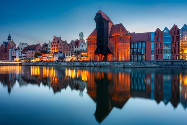 Historischer Hafenkran Danzig Spiegelt Sich Der Abenddämmerung Fluss Motlawa Polen — Stockfoto