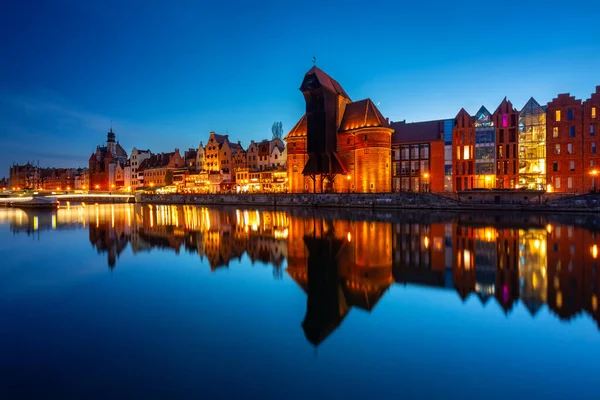 Grúa Portuaria Histórica Gdansk Reflejada Río Motlawa Atardecer Polonia — Foto de Stock