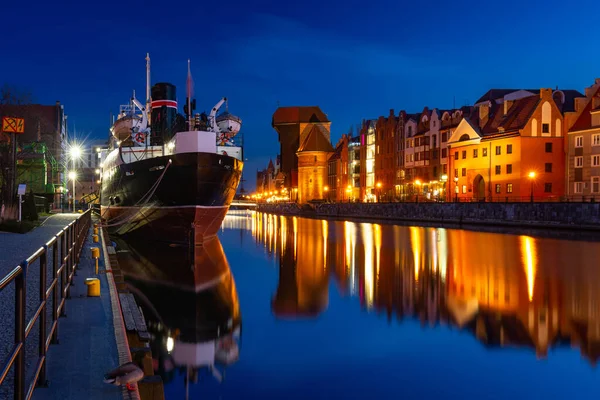 Guindaste Portuário Histórico Gdansk Refletido Rio Motlawa Entardecer Polônia — Fotografia de Stock