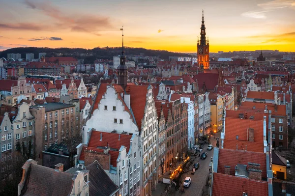 Gün batımında güzel Gdansk şehrinin hava manzarası, Polonya