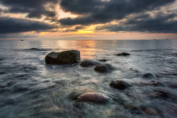 Rocky Coastline Baltic Sea Gdynia Orlowo Sunrise Gdynia Poland — Stok fotoğraf