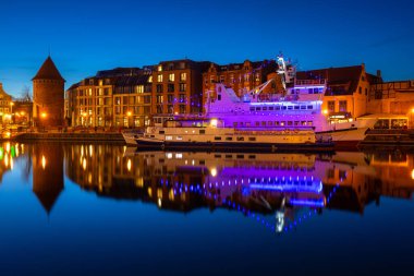 Gdansk, Polonya - 3 Nisan 2022: Gdansk Marina, Motlawa nehri üzerinde, Polonya.