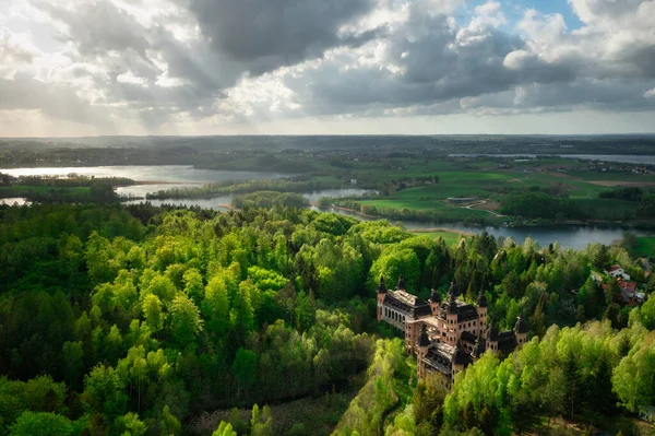 波兰Lapalice城堡 被克什米尔森林和湖泊包围 — 图库照片