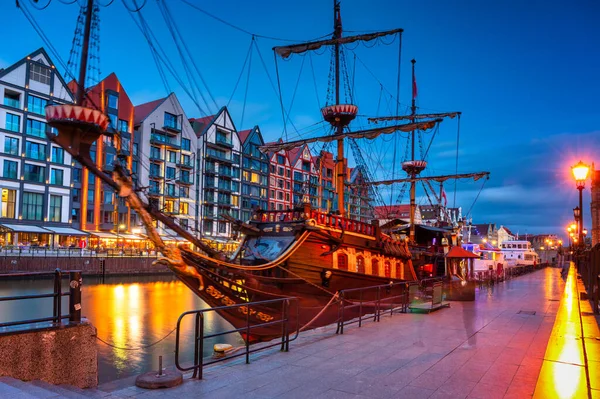 Casco Antiguo Gdansk Con Barco Pirata Noche Polonia — Foto de Stock