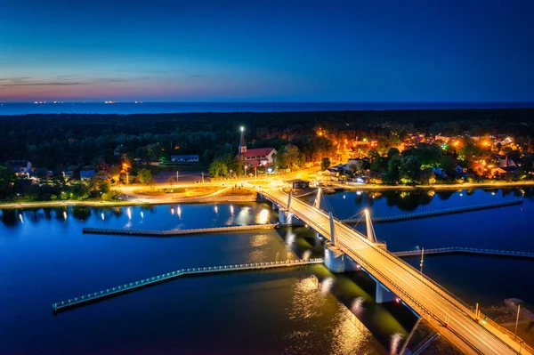 夕暮れ時にマルトワ ウィスラ川のソビエスツォ島へのドローブリッジ ポーランド — ストック写真