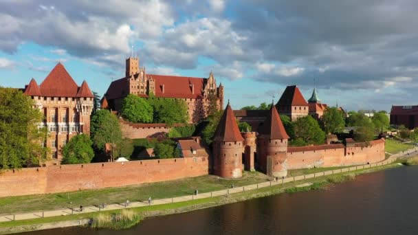 Die Burg Des Deutschen Ordens Marienburg Fluss Nogat Polen — Stockvideo