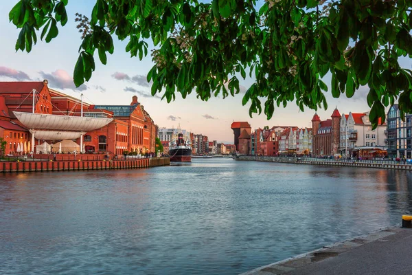 Mooie Stad Gdansk Aan Rivier Motlawa Bij Zonsondergang Polen — Stockfoto