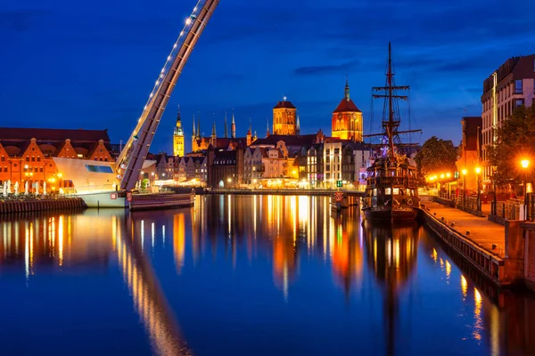 Vacker Gdansk Stad Speglas Floden Motlawa Skymningen Polen — Stockfoto