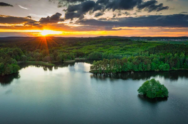 Idylliczny Zachód Słońca Nad Jeziorem Polsce — Zdjęcie stockowe