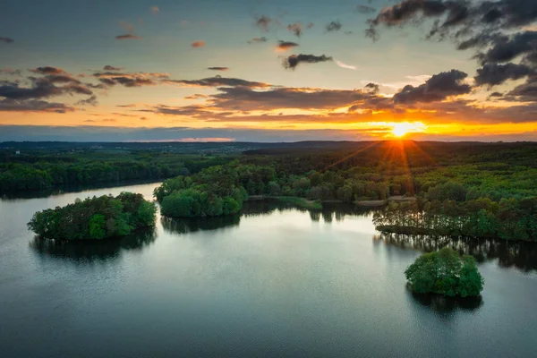 波兰湖上的Idyllic日落 — 图库照片
