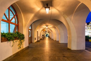 Polonya, Jelenia Gora 'daki belediye binasının güzel mimarisi.