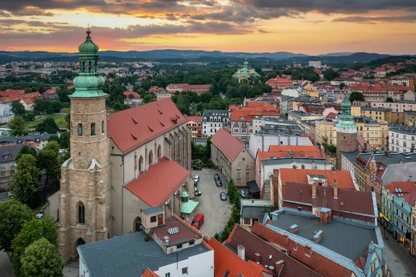Krásná Architektura Radničního Náměstí Jelenia Gora Při Západu Slunce Polsko — Stock fotografie