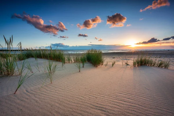 Belo Pôr Sol Praia Ilha Sobieszewo Mar Báltico Polónia — Fotografia de Stock