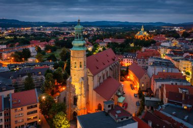 Polonya, Jelenia Gora 'daki belediye binasının güzel mimarisi.