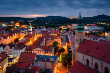 Polonya, Jelenia Gora 'daki belediye binasının güzel mimarisi.