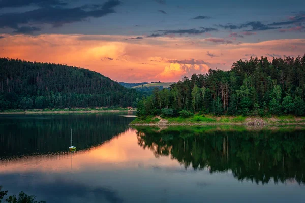 Όμορφη Λίμνη Pilchowickie Στο Ηλιοβασίλεμα Κάτω Σιλεσία Πολωνία — Φωτογραφία Αρχείου