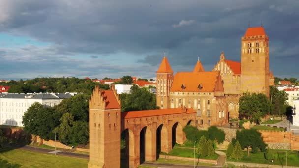 Κάστρο Και Καθεδρικός Ναός Στο Kwidzyn Φωτίζεται Από Ηλιοβασίλεμα Πολωνία — Αρχείο Βίντεο