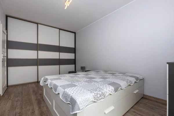 Master Bedroom Grå Och Vita Färger — Stockfoto