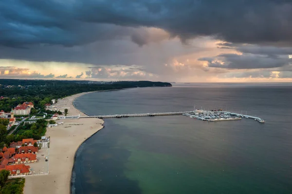 Σύννεφα Ανατολή Στην Παραλία Της Βαλτικής Θάλασσας Sopot Πολωνία — Φωτογραφία Αρχείου