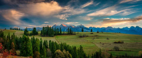 Panorama Över Tatrabergen Vid Solnedgången Polen — Stockfoto