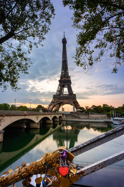 Эйфелева Башня Берегу Сены Париже Рассвете Франция — стоковое фото