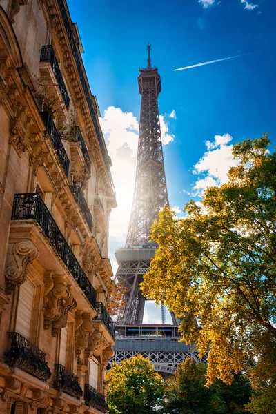 パリの秋のシーズンにエッフェル塔 フランス — ストック写真